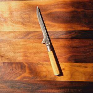 Forged - Coltello Disosso/Boucher lama 16,00cm  martellata, manico in Legno di Olivo