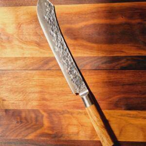 Forged - Coltello Scimitarra da carne lama 25,50cm  martellata, manico in Legno di Olivo