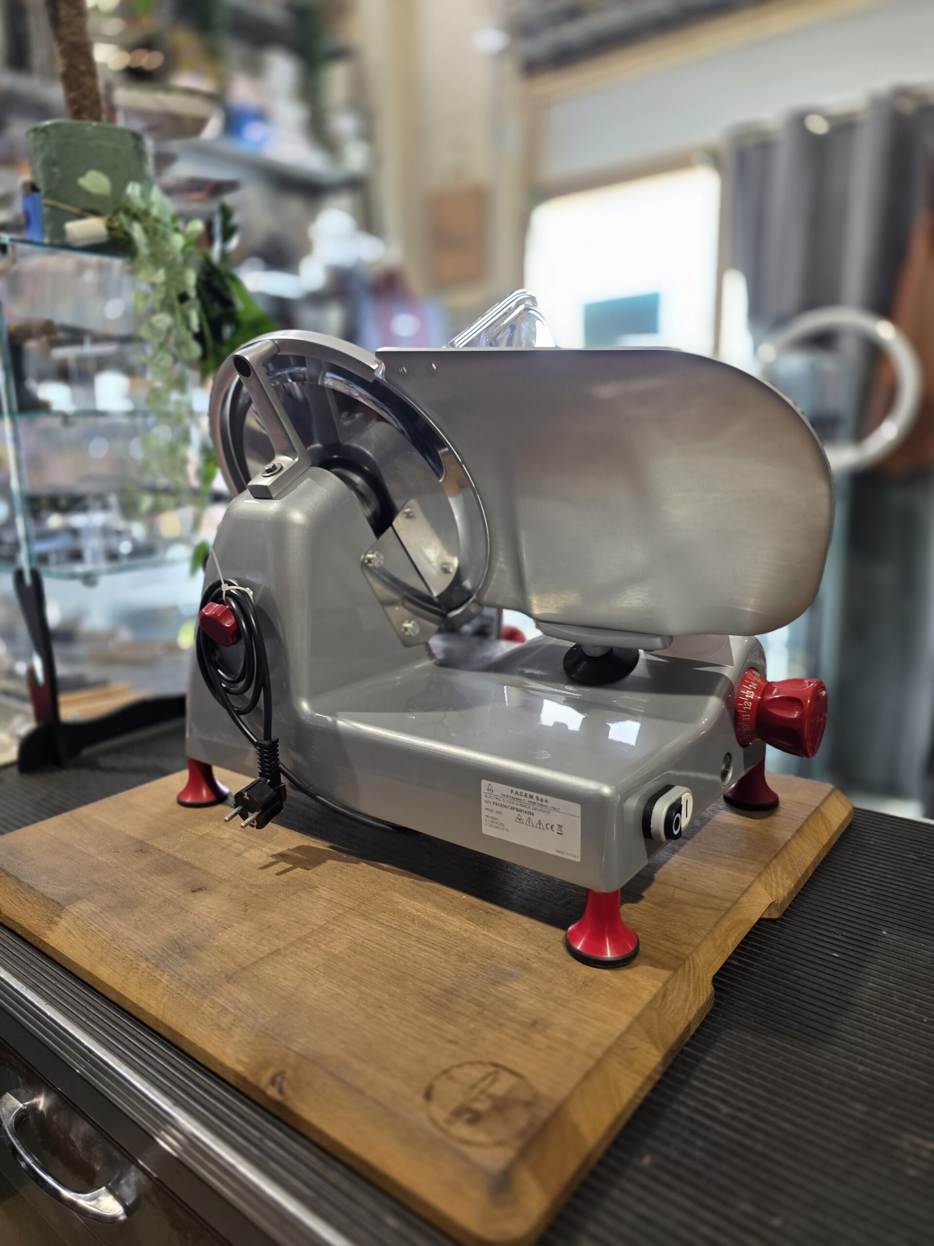 TRE SPADE - Affettatrice PROFESSIONALE Lama Ø 300 mm - Made in Italy - immagine 4