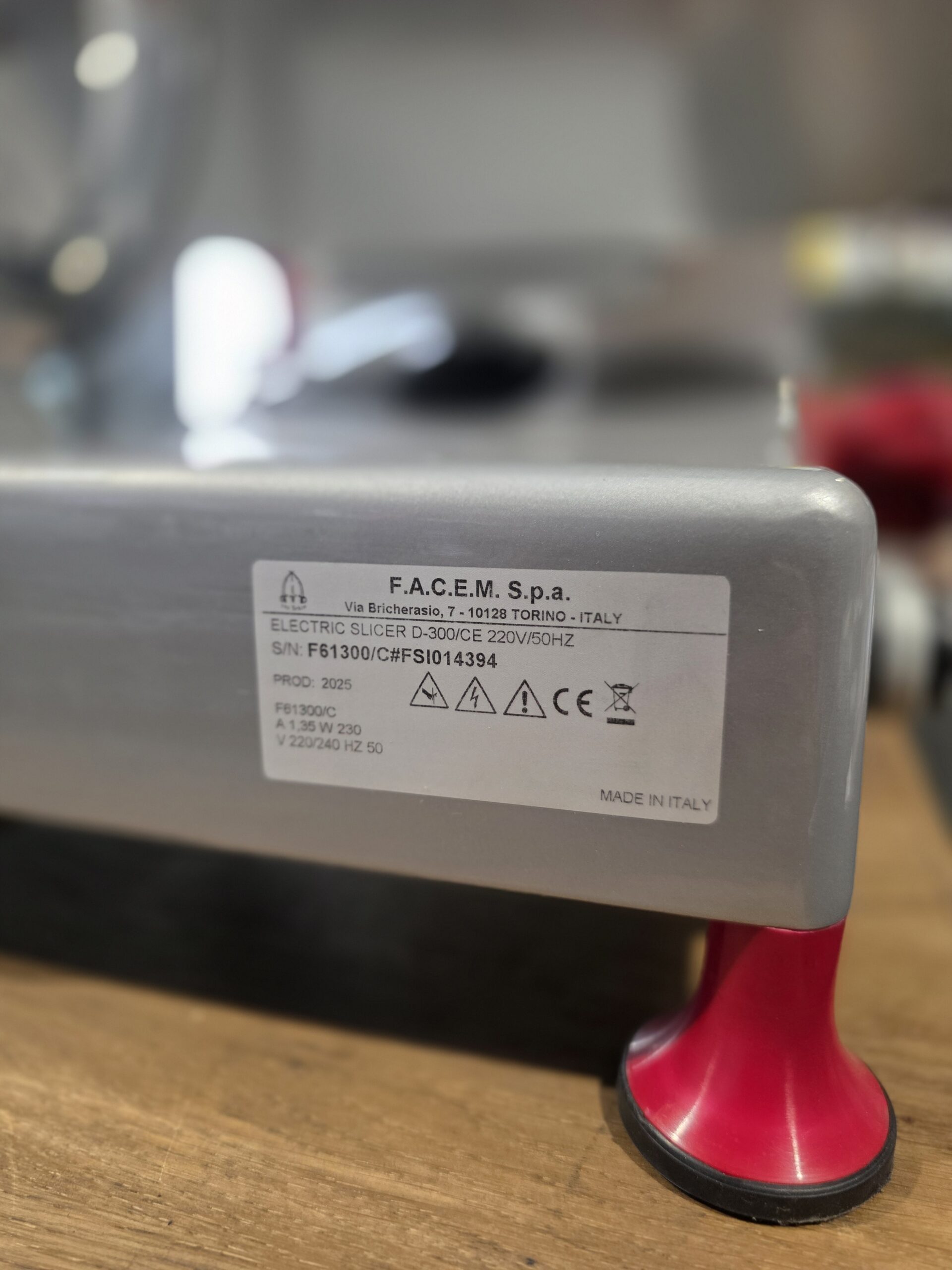 TRE SPADE - Affettatrice PROFESSIONALE Lama Ø 300 mm - Made in Italy - immagine 3